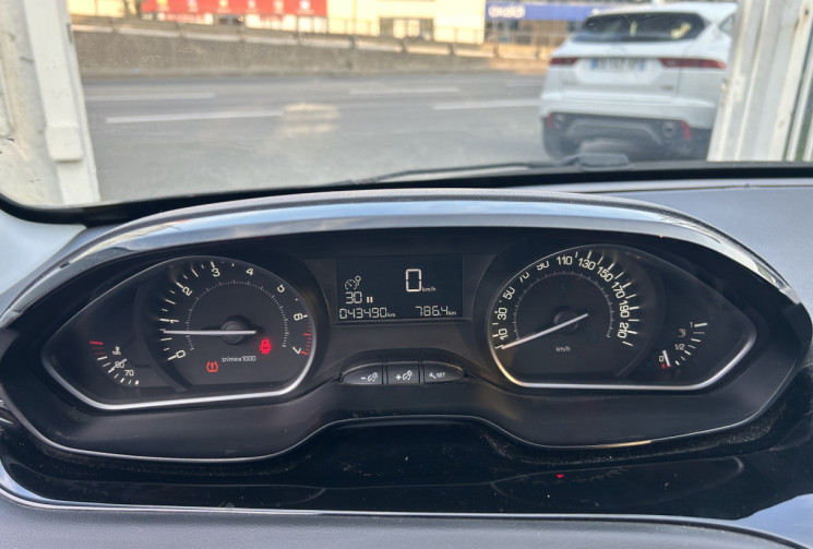 Peugeot 208 (2) 1.2 PURETECH 82 Ch ALLURE 5P * CARPLAY * GPS