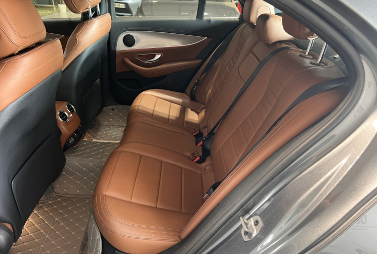 Mercedes CLASSE E  220 D 195 CH AMG LINE