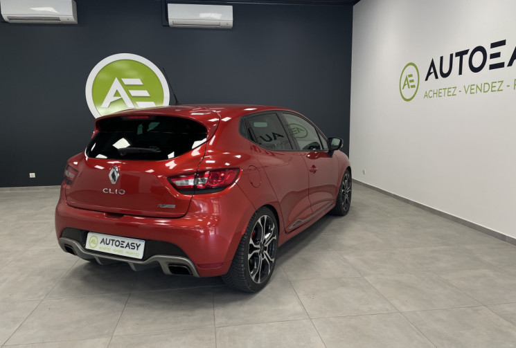 Renault Clio 220 ch RS Trophy