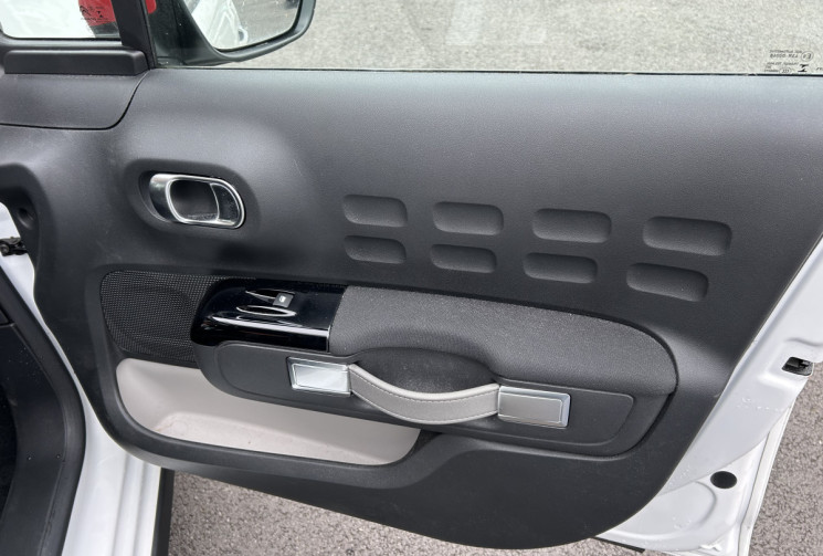 Citroën C3 Shine 1.2 Pure tech 83 cv 1 iér main