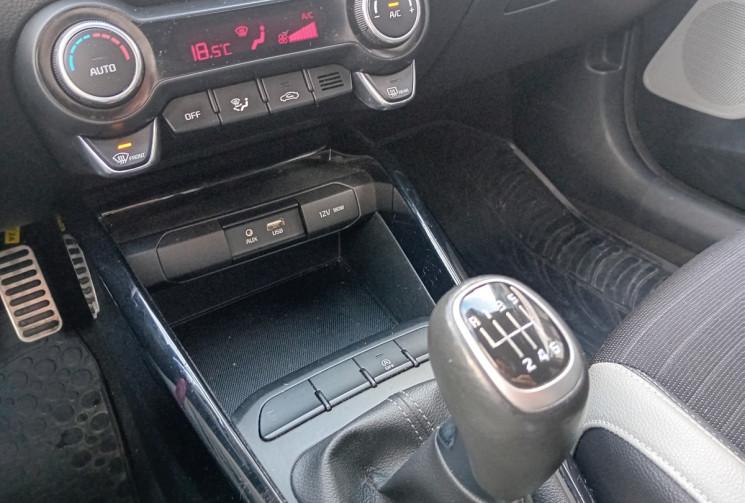 Kia STONIC 1.0 T-GDI 120ch ISG Launch Edition - Suivi Kia - Caméra de Recul