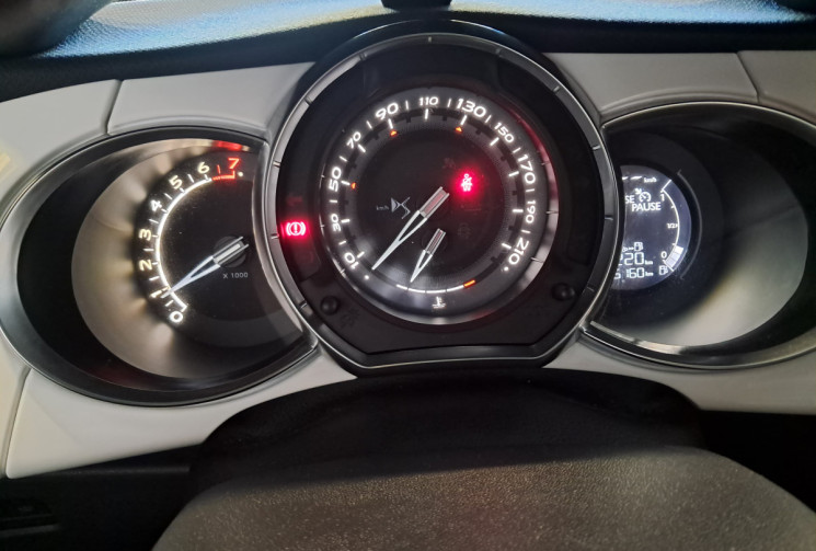 DS DS 3 1.2  110 SOCHIC / 2EME MAIN  DISTRIBUTION ET  ENTRETIEN A JOUR 