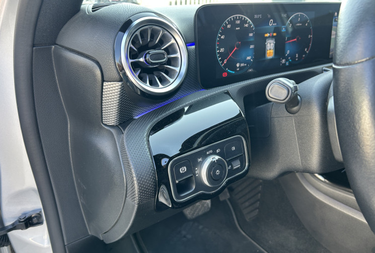 Mercedes Classe A IV 180 D 116 Ch PROGRESSIVE LINE 8G-DCT * ECLAIRAGE D'AMBIANCE * CARPLAY 