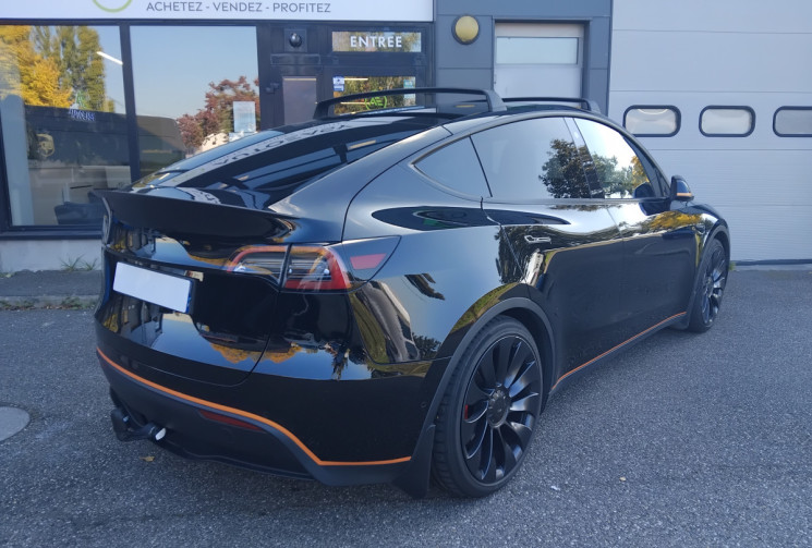 Tesla Model Y Performance AWD 534 cv - FSD - Attelage - PPF 