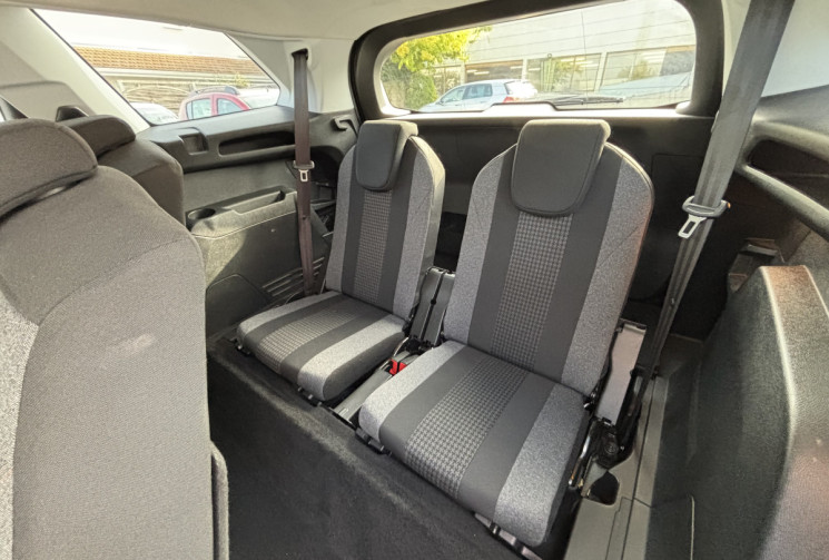 Peugeot 5008 130 ch / Active Business / EAT8