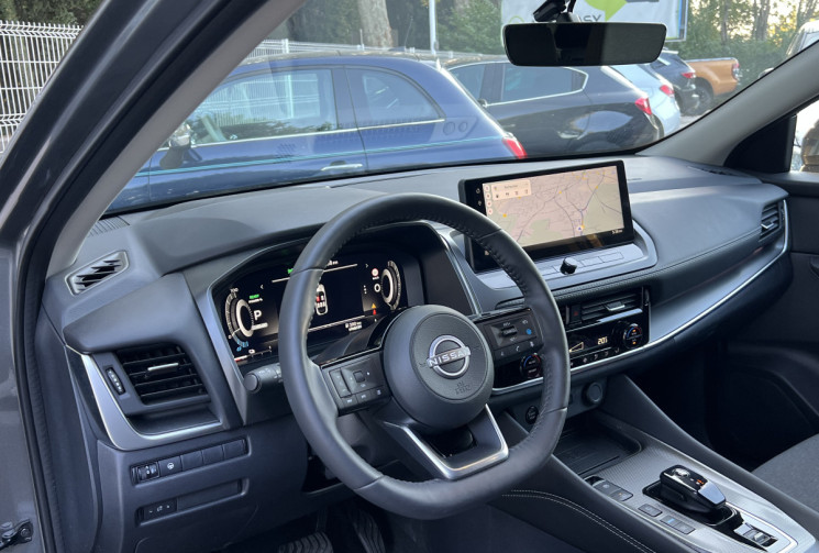 Nissan Qashqai e-POWER 190 N-Connecta / Seulement 2400 km / Contrat d'Entretien 3 ans / En Stock