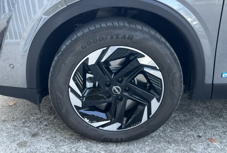 Nissan Qashqai e-POWER 190 N-Connecta / Seulement 2400 km / Contrat d'Entretien 3 ans / En Stock