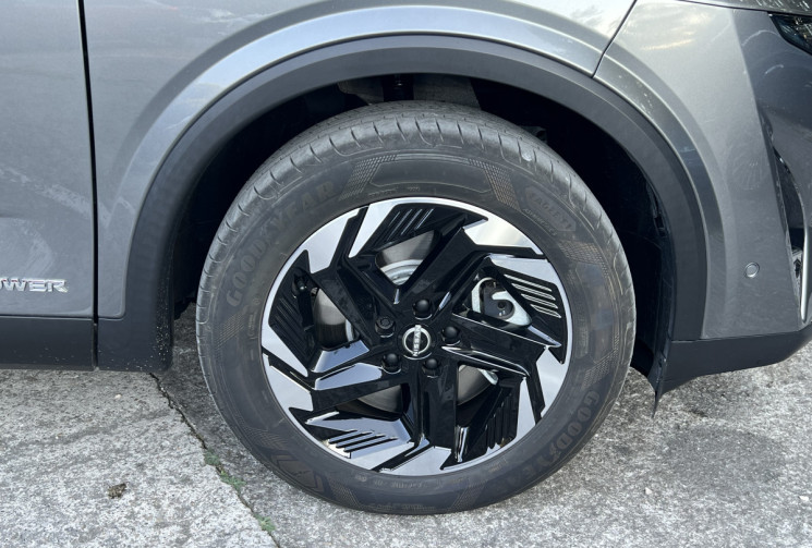 Nissan Qashqai e-POWER 190 N-Connecta / Seulement 2400 km / Contrat d'Entretien 3 ans / En Stock