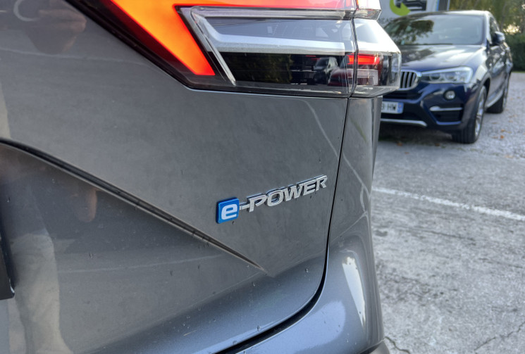 Nissan Qashqai e-POWER 190 N-Connecta / Seulement 2400 km / Contrat d'Entretien 3 ans / En Stock
