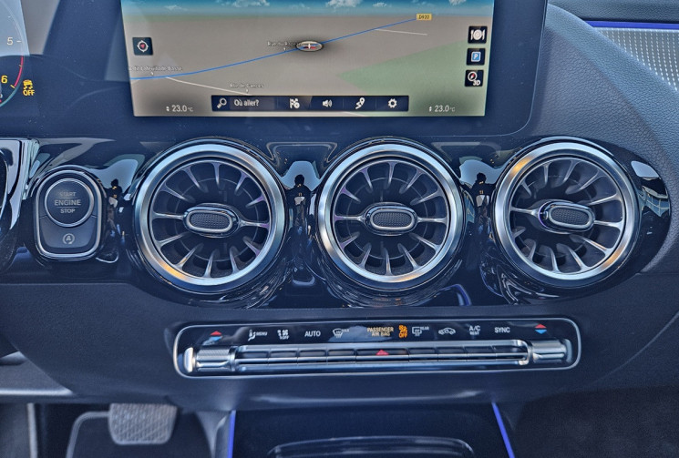Mercedes GLA 200D 2.0 150 8G-DCT PROGRESSIVE LINE FULL OPTIONS