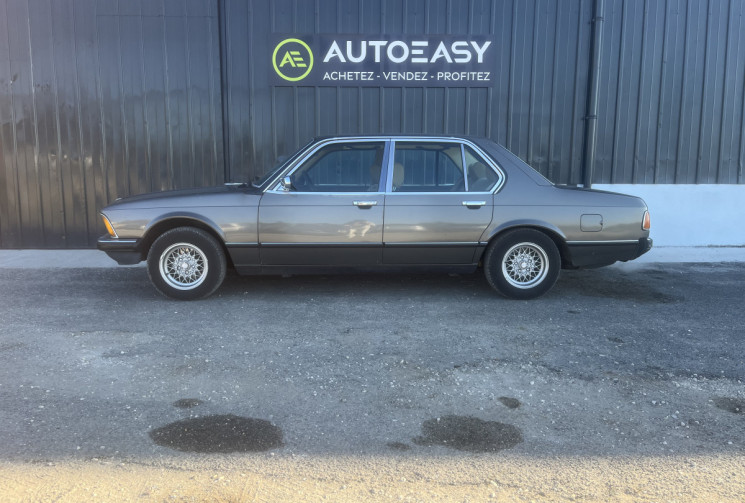 BMW SERIE 7 BMW 728 Carburateur – Édition rare de collection (1978 / immatriculée 1980)