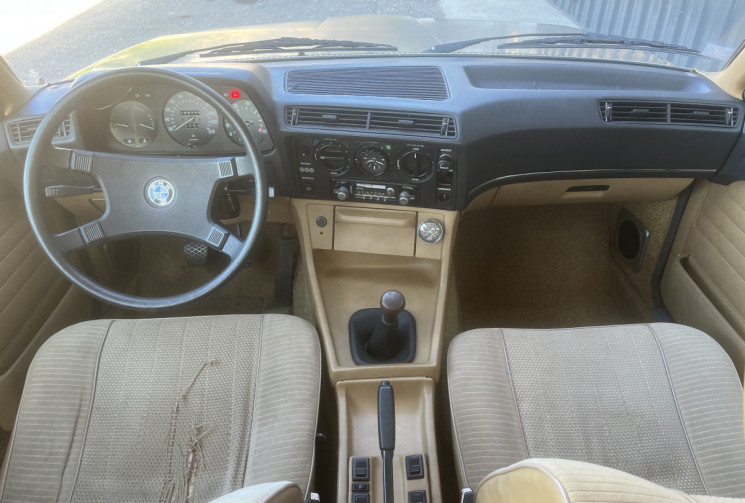 BMW SERIE 7 BMW 728 Carburateur – Édition rare de collection (1978 / immatriculée 1980)