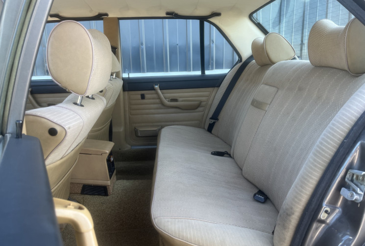 BMW SERIE 7 BMW 728 Carburateur – Édition rare de collection (1978 / immatriculée 1980)