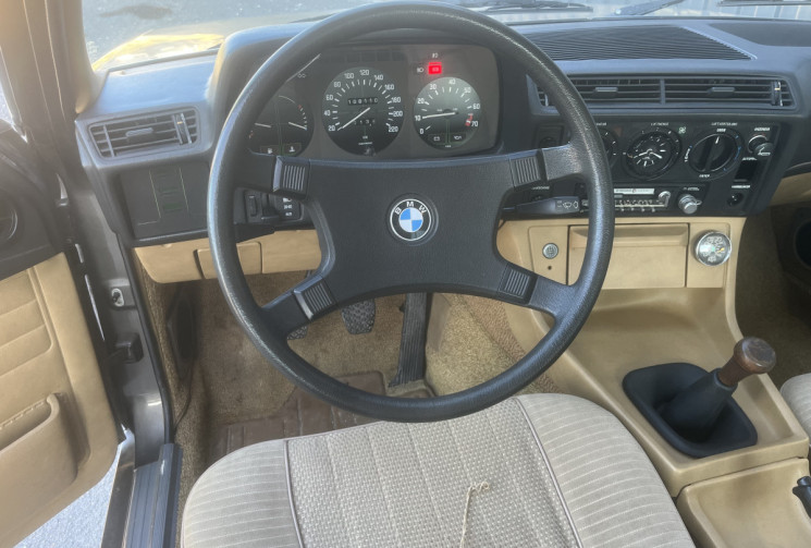 BMW SERIE 7 BMW 728 Carburateur – Édition rare de collection (1978 / immatriculée 1980)