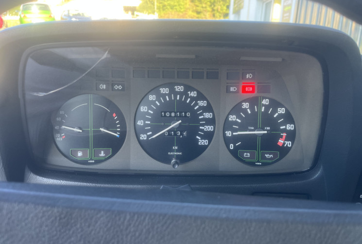 BMW SERIE 7 BMW 728 Carburateur – Édition rare de collection (1978 / immatriculée 1980)