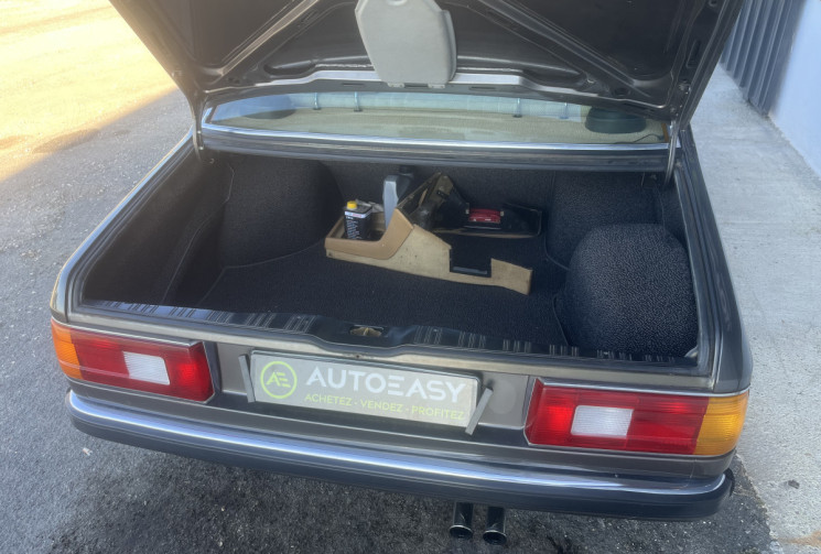 BMW SERIE 7 BMW 728 Carburateur – Édition rare de collection (1978 / immatriculée 1980)