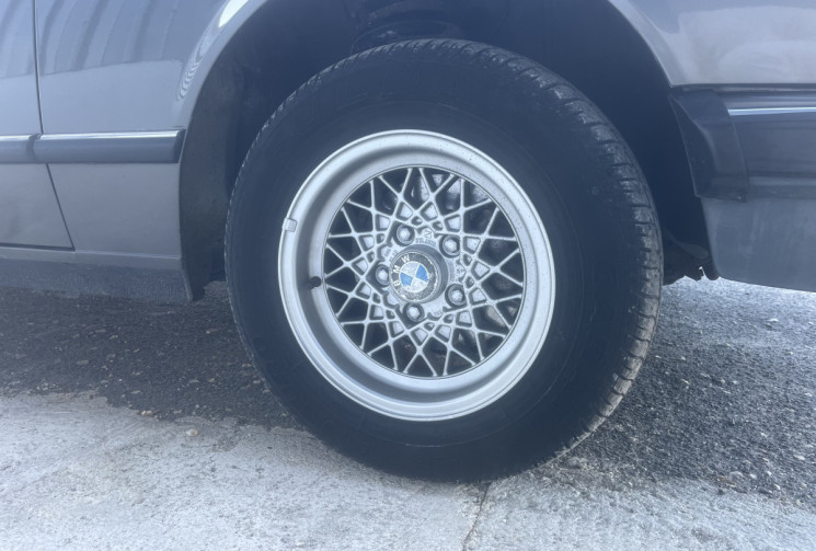 BMW SERIE 7 BMW 728 Carburateur – Édition rare de collection (1978 / immatriculée 1980)
