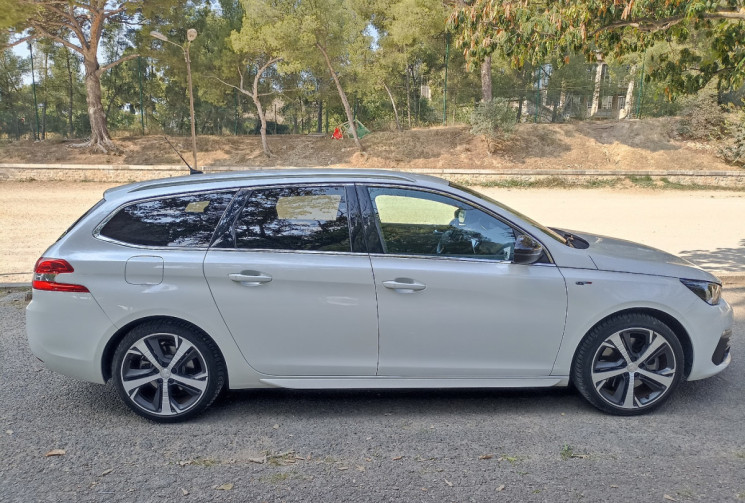 Peugeot 308 SW 1.6L 225CH - EAT8 - GT - Camera - Carplay - Chaine distrib - Gtie Peugeot
