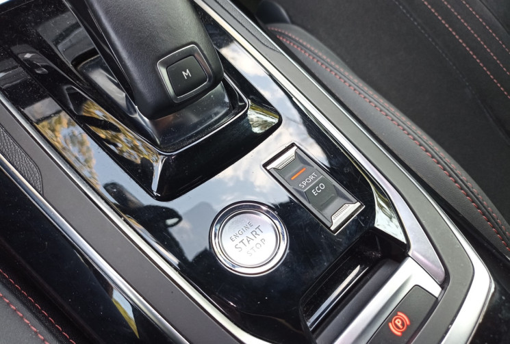 Peugeot 308 SW 1.6L 225CH - EAT8 - GT - Camera - Carplay - Chaine distrib - Gtie Peugeot