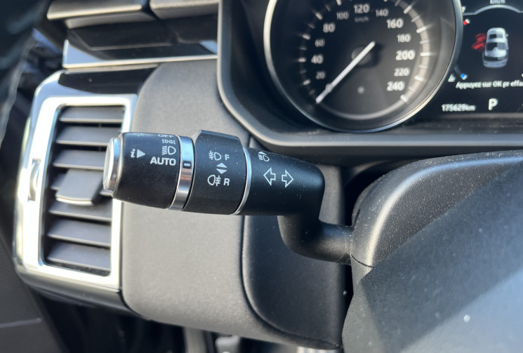 Land-Rover Discovery  III (L462) 2.0 Sd4 240ch VICTORINOX