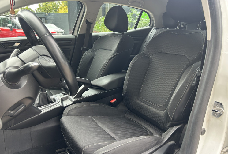 Renault Megane IV 1.3 TCe 115 Business Moteur à chaîne / Radars / Bluetooth / Climatisation