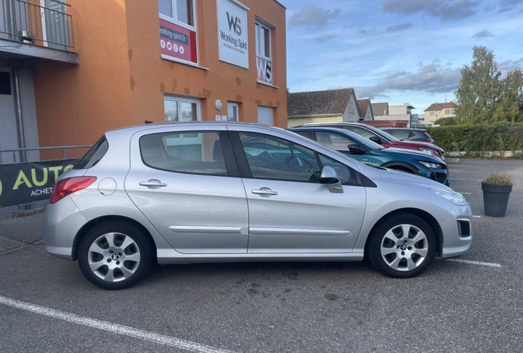 Peugeot 308 1.6 e-HDi115 FAP Business Pack 5p