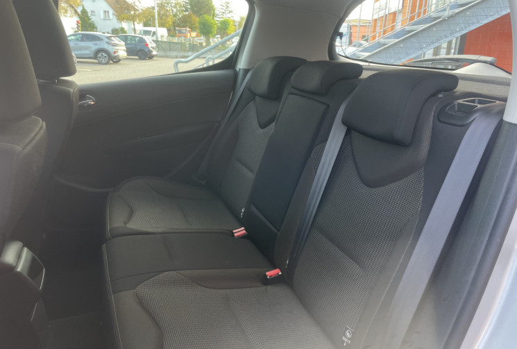 Peugeot 308 1.6 e-HDi115 FAP Business Pack 5p