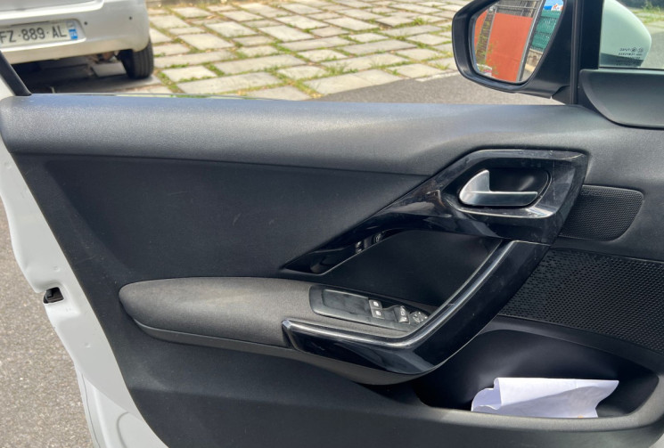 Peugeot 208  I 1.4 HDi FAP 70 cv ACTIVE