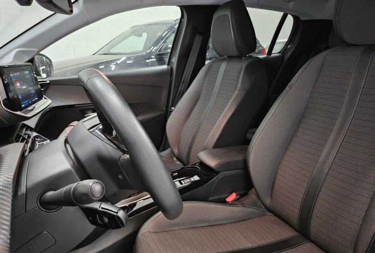 Peugeot 208 100 cv allure pack / carplay