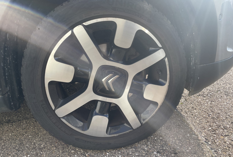 Citroën C4 CACTUS 1.6 Hdi 120 ch Shine EAT6 / Caméra de recul / Toit Pano / Boite Auto / Carplay/ Citroën C4 CACTUS 1.6 Hdi 120 ch Shine EAT6 / Caméra de recul / Toit Pano / Boite Auto / Carplay/