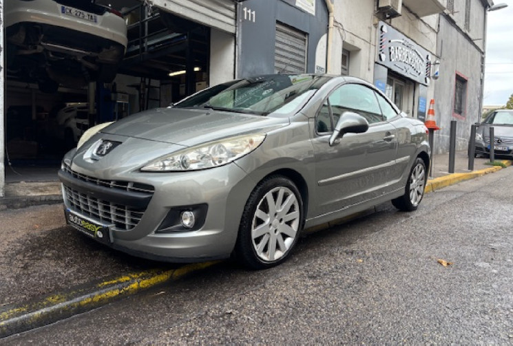 Peugeot 207 CC feline 1.6 HDi FAP 112 cv origine France / GPS / SIEGES CHAUFFANT / TEL /  ALARME