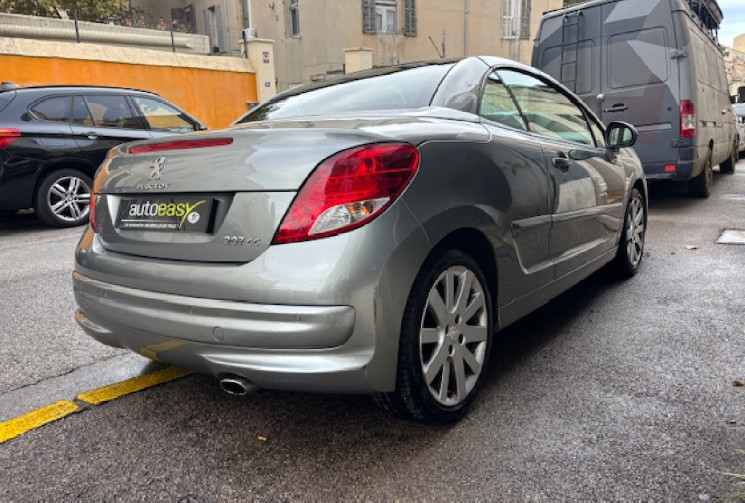 Peugeot 207 CC feline 1.6 HDi FAP 112 cv origine France / GPS / SIEGES CHAUFFANT / TEL /  ALARME