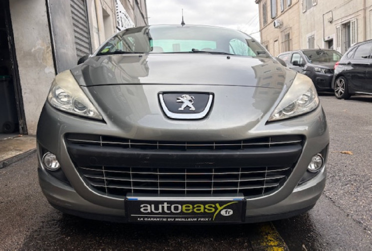 Peugeot 207 CC feline 1.6 HDi FAP 112 cv origine France / GPS / SIEGES CHAUFFANT / TEL /  ALARMA 