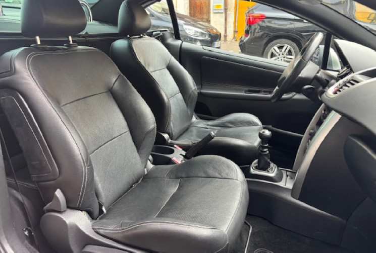 Peugeot 207 CC feline 1.6 HDi FAP 112 cv origine France / GPS / SIEGES CHAUFFANT / TEL /  ALARME