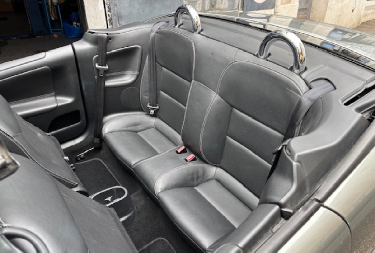 Peugeot 207 CC feline 1.6 HDi FAP 112 cv origine France / GPS / SIEGES CHAUFFANT / TEL /  ALARMA 