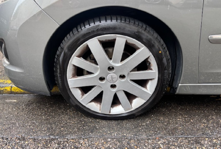 Peugeot 207 CC feline 1.6 HDi FAP 112 cv origine France / GPS / SIEGES CHAUFFANT / TEL /  ALARME