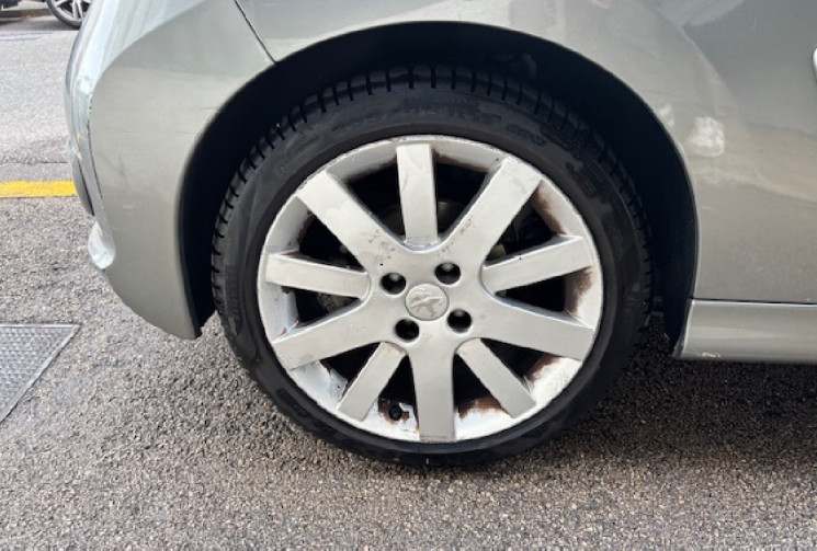 Peugeot 207 CC feline 1.6 HDi FAP 112 cv origine France / GPS / SIEGES CHAUFFANT / TEL /  ALARME