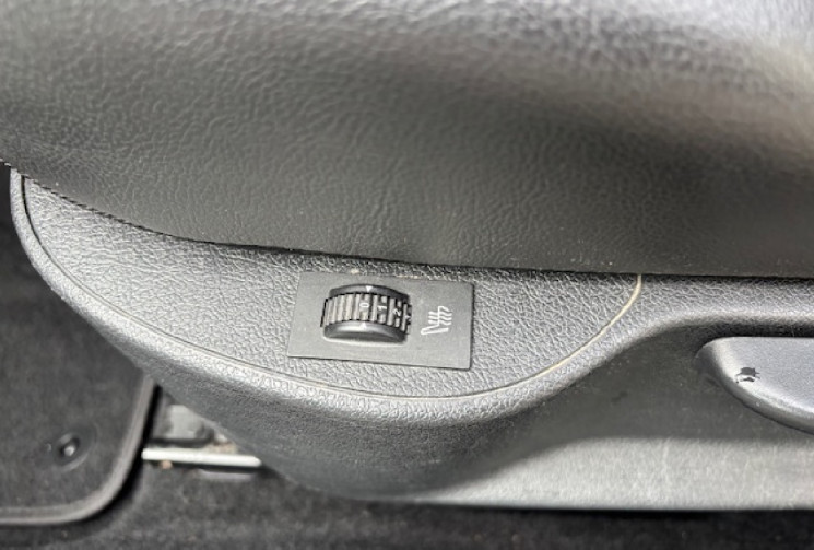 Peugeot 207 CC feline 1.6 HDi FAP 112 cv origine France / GPS / SIEGES CHAUFFANT / TEL /  ALARME