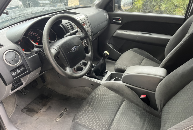 Ford Ranger 2.5 TDCI DOUBLE CABINE 4x4 143cv / Distribution Ok / Attelage / Climatisation / Hardtop Ford Ranger 2.5 TDCI DOUBLE CABINE 4x4 143cv / Distribution Ok / Attelage / Climatisation / Hardtop