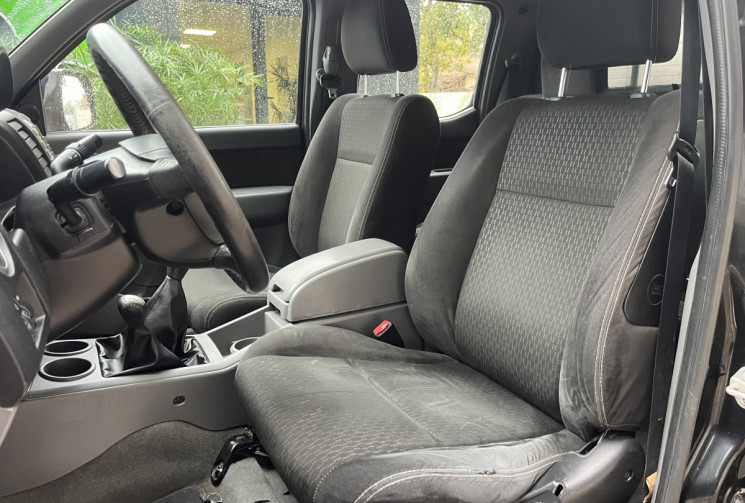 Ford Ranger 2.5 TDCI DOUBLE CABINE 4x4 143cv / Distribution Ok / Attelage / Climatisation / Hardtop Ford Ranger 2.5 TDCI DOUBLE CABINE 4x4 143cv / Distribution Ok / Attelage / Climatisation / Hardtop