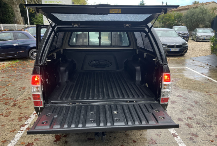 Ford Ranger 2.5 TDCI DOUBLE CABINE 4x4 143cv / Distribution Ok / Attelage / Climatisation / Hardtop Ford Ranger 2.5 TDCI DOUBLE CABINE 4x4 143cv / Distribution Ok / Attelage / Climatisation / Hardtop