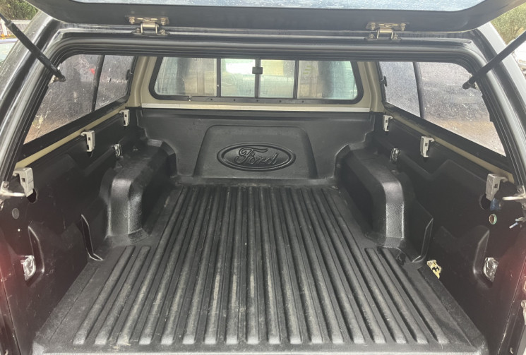 Ford Ranger 2.5 TDCI DOUBLE CABINE 4x4 143cv / Distribution Ok / Attelage / Climatisation / Hardtop Ford Ranger 2.5 TDCI DOUBLE CABINE 4x4 143cv / Distribution Ok / Attelage / Climatisation / Hardtop
