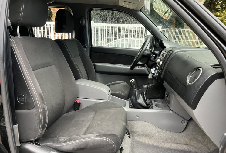 Ford Ranger 2.5 TDCI DOUBLE CABINE 4x4 143cv / Distribution Ok / Attelage / Climatisation / Hardtop Ford Ranger 2.5 TDCI DOUBLE CABINE 4x4 143cv / Distribution Ok / Attelage / Climatisation / Hardtop