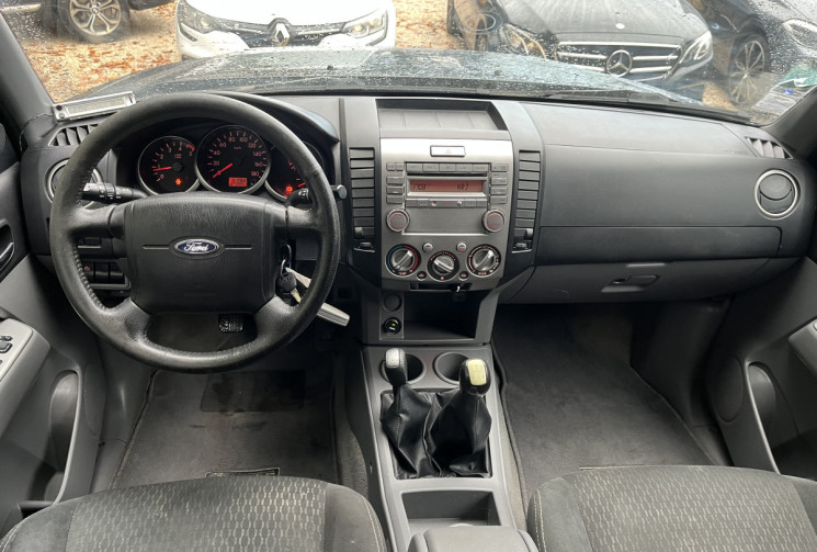Ford Ranger 2.5 TDCI DOUBLE CABINE 4x4 143cv / Distribution Ok / Attelage / Climatisation / Hardtop Ford Ranger 2.5 TDCI DOUBLE CABINE 4x4 143cv / Distribution Ok / Attelage / Climatisation / Hardtop