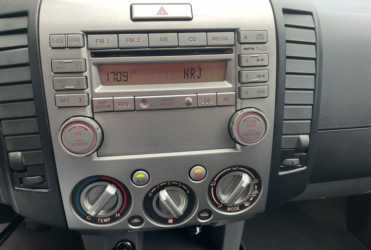 Ford Ranger 2.5 TDCI DOUBLE CABINE 4x4 143cv / Distribution Ok / Attelage / Climatisation / Hardtop Ford Ranger 2.5 TDCI DOUBLE CABINE 4x4 143cv / Distribution Ok / Attelage / Climatisation / Hardtop