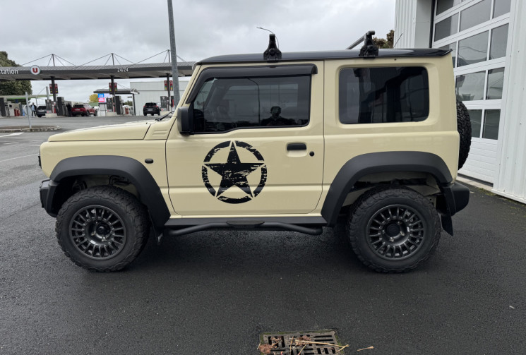 Suzuki Jimny 1.5 VVT PRIVILEGE - GTIE CONSTRUCTEUR - GRAND ECRAN - CARPLAY - CAMERA DE RECUL - TVA