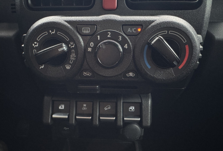 Suzuki Jimny 1.5 VVT PRIVILEGE - GTIE CONSTRUCTEUR - GRAND ECRAN - CARPLAY - CAMERA DE RECUL - TVA