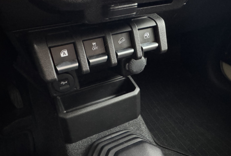 Suzuki Jimny 1.5 VVT PRIVILEGE - GTIE CONSTRUCTEUR - GRAND ECRAN - CARPLAY - CAMERA DE RECUL - TVA