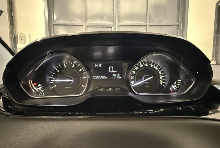 Peugeot 208 1.2 68ch  Peugeot 208 1.2 68ch