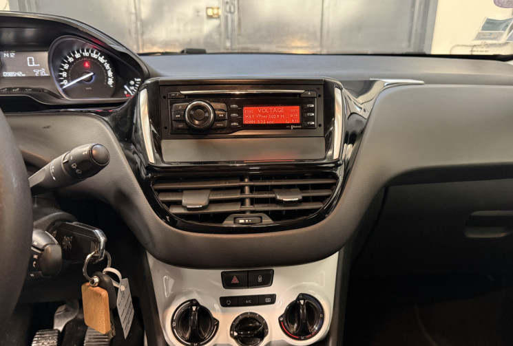 Peugeot 208 1.2 68ch  Peugeot 208 1.2 68ch